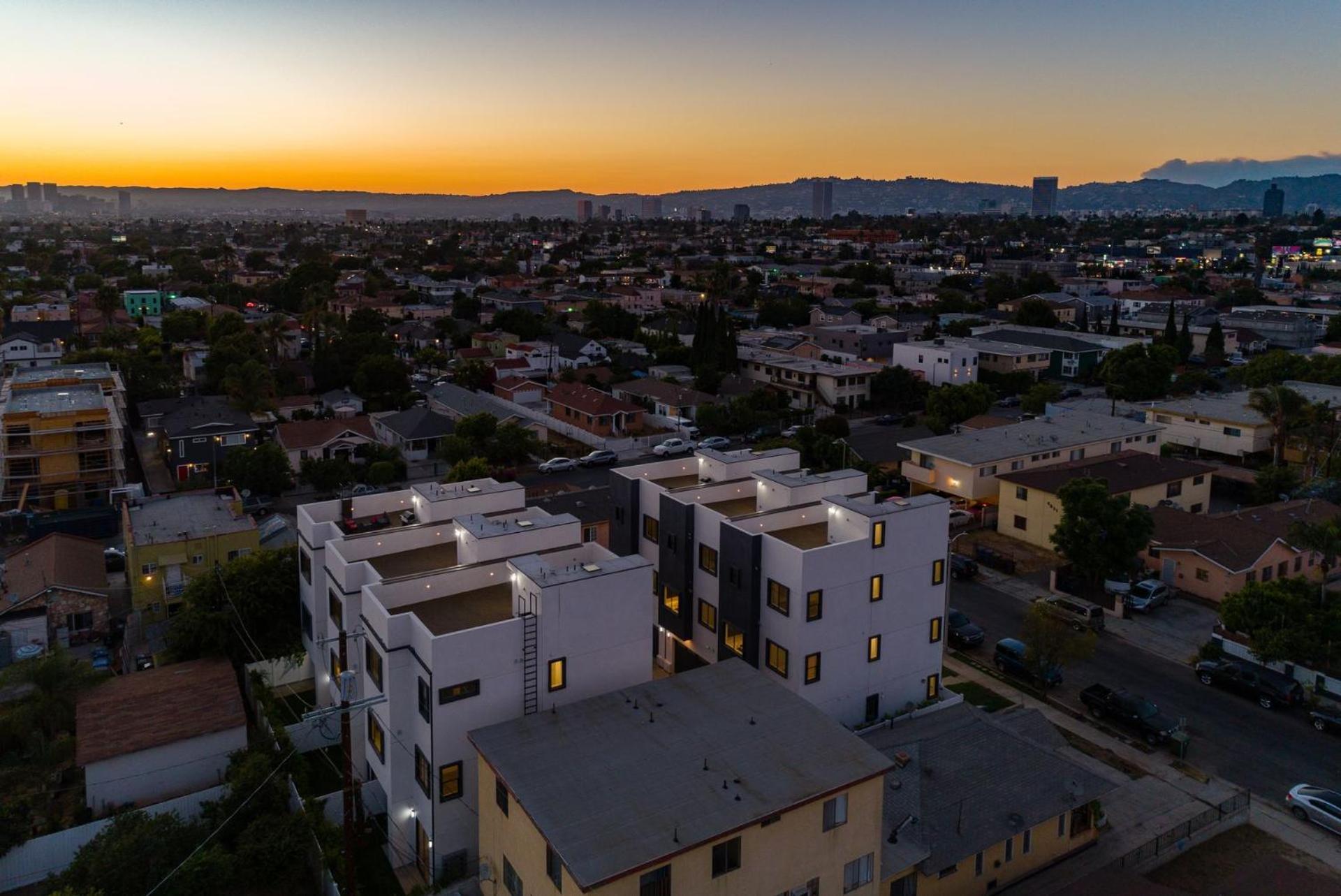 Hébergement de vacances Luxury Modern 4 Bedroom With Rooftop Deck #4 *